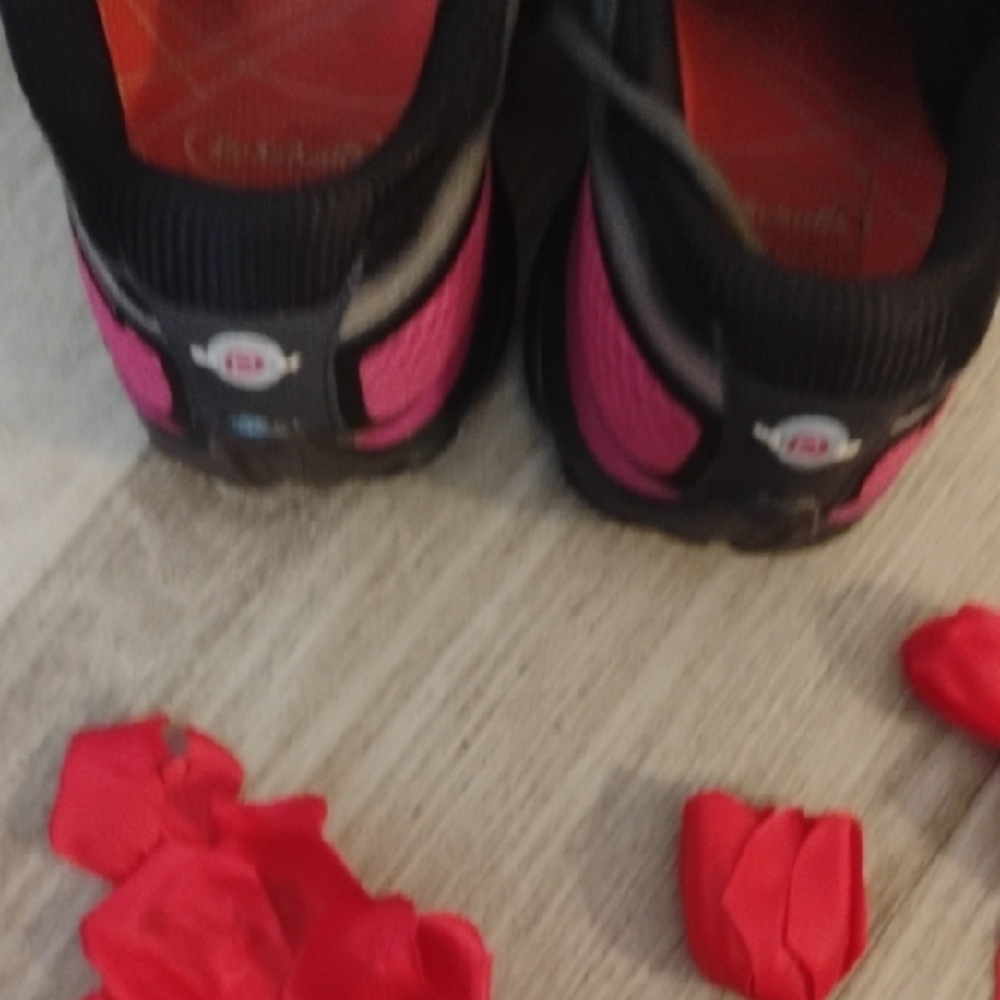 Brooks Black and Pink Women's Athletic Shoes - Picture 5 of 7